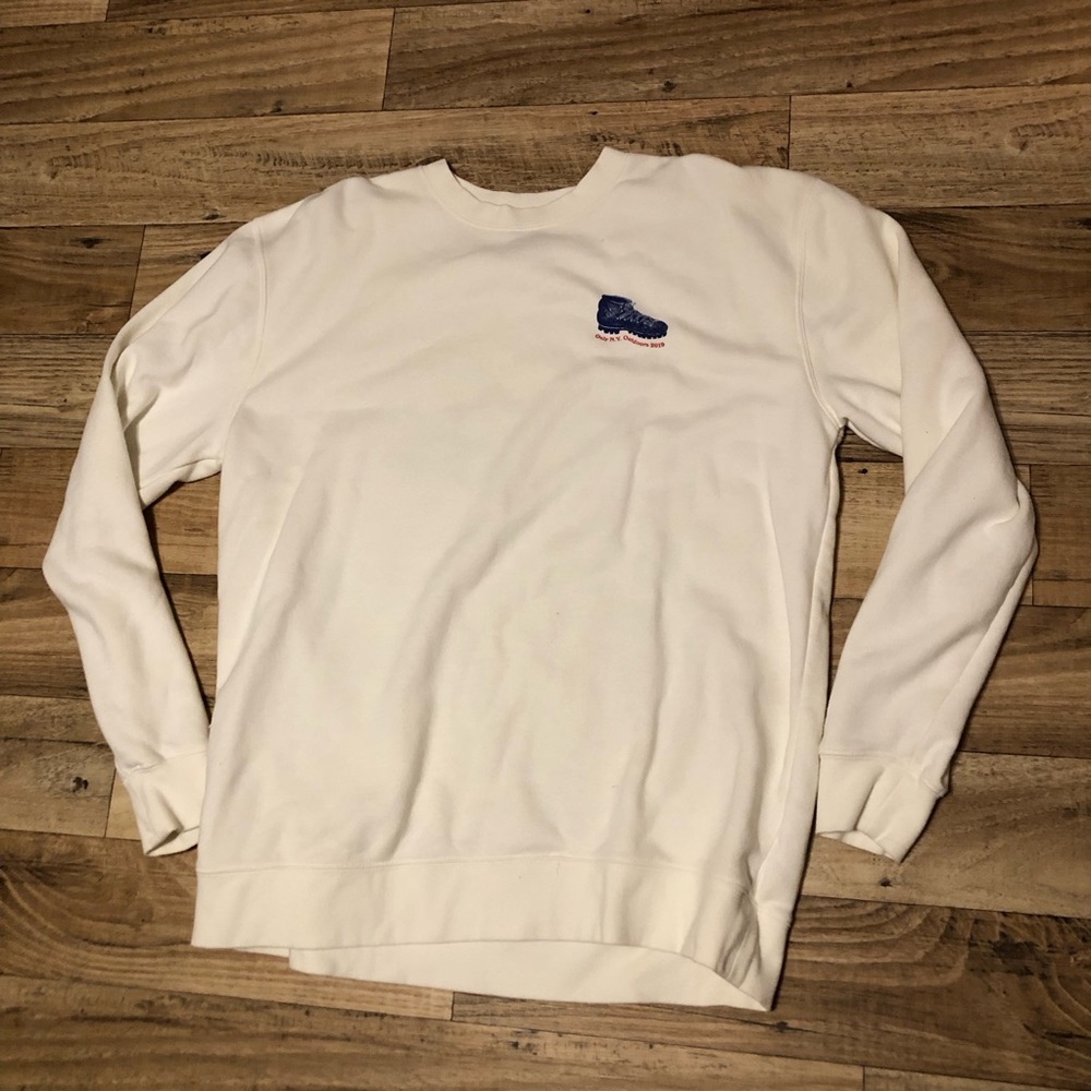 Only NY outdoor hiking boot sweater size XL. 👕